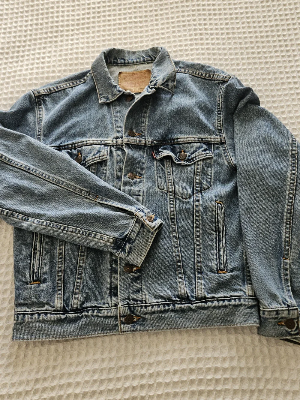 Vintage Levi's Men's S Blue Denim Trucker Jacket. 70507-0389
